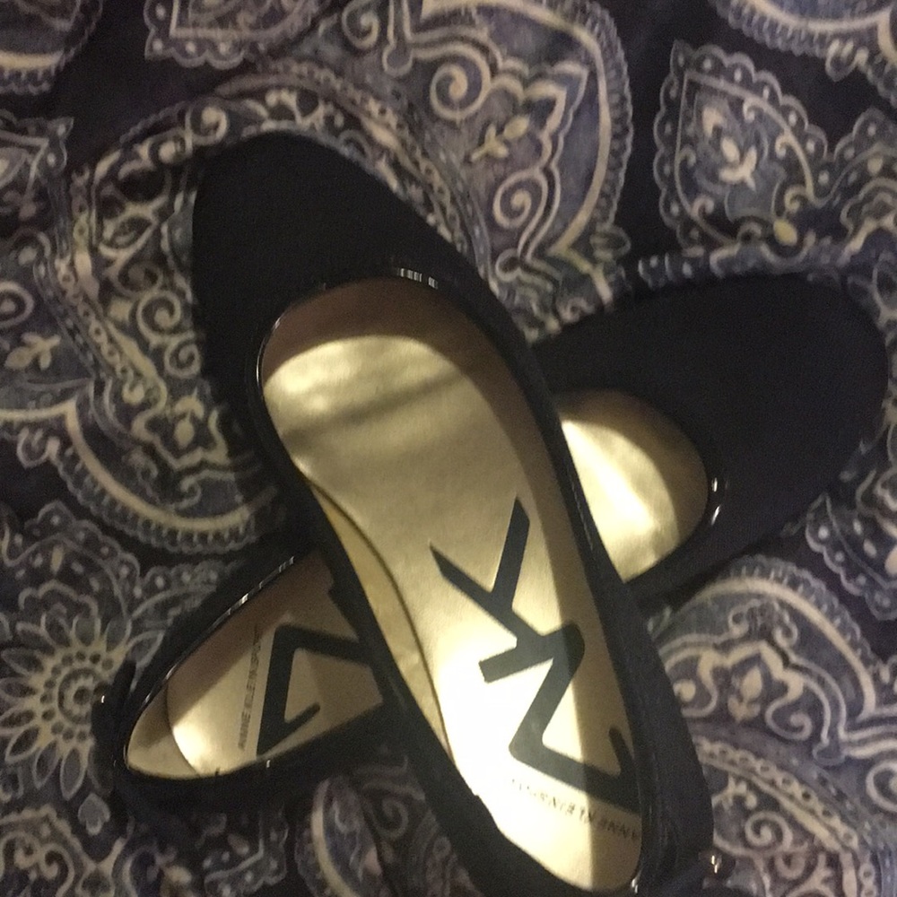 Comfy navy flats